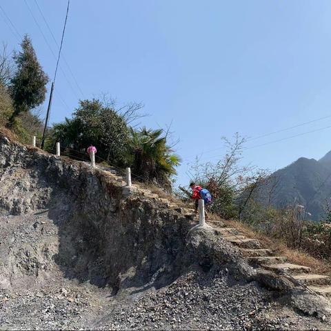 为校解难办实事，政府修路暖人心