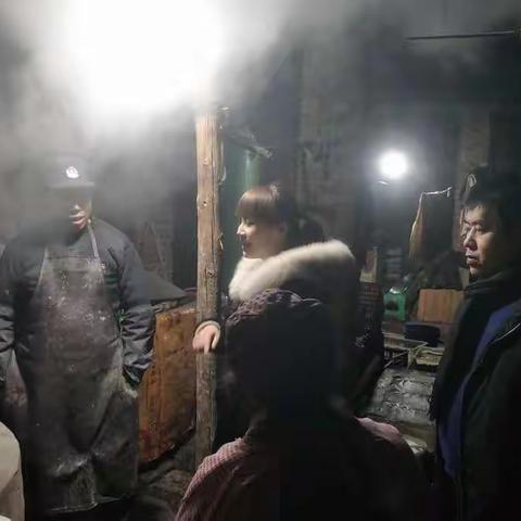 【临水镇经济发展办】环保夜查常态化，杜绝取缔摊点反弹。
