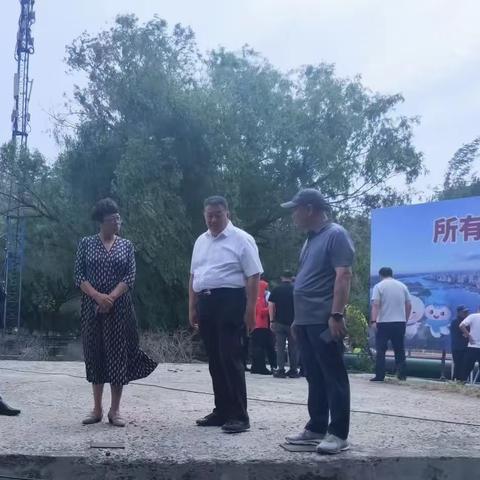 道里区政府副区长唐可欣深入顾乡公园等园林绿化管护一线检查指导工作