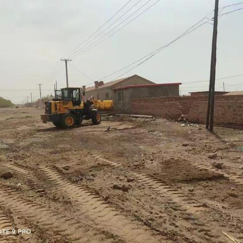 甘其毛都口岸加工园区管理委员会深入苏独仑嘎查开展环境卫生整治大会战