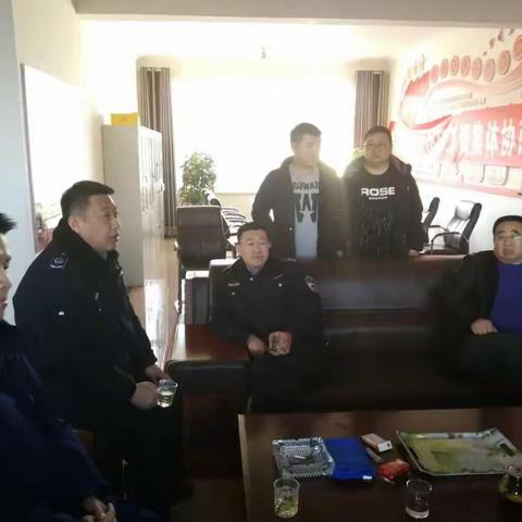 甘其毛都口岸加工园区管委会与安监局消防大队联合组织开展企业安全检查