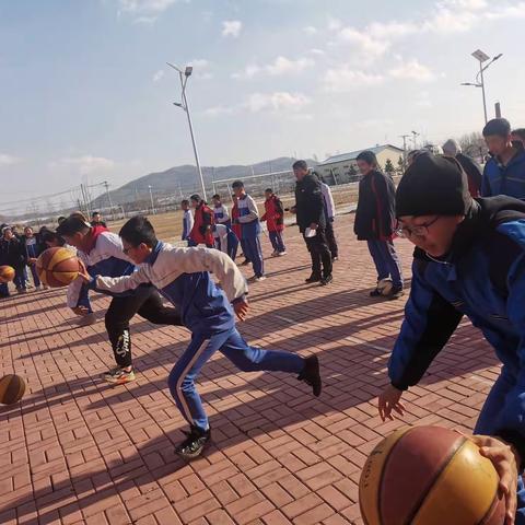 “传承一二九精神 凝聚青春力量”石咀中学学生趣味接力活动