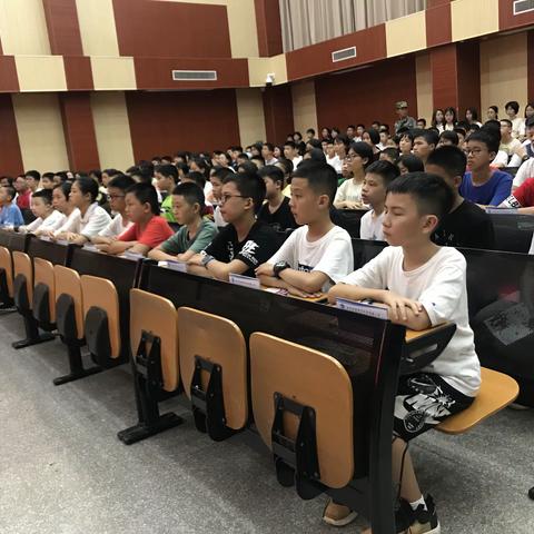 初出茅庐，朝气蓬勃，走进滨江实验中学。