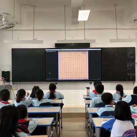 2021-2022年度第一学期【第1周】实验小学七彩光课程——欢乐五子棋