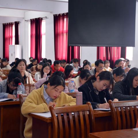 启智润心，铸魂育人