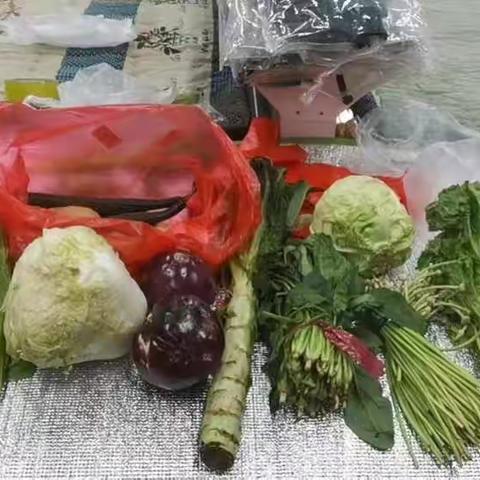 新华东街支行继续开展暖心蔬菜包活动