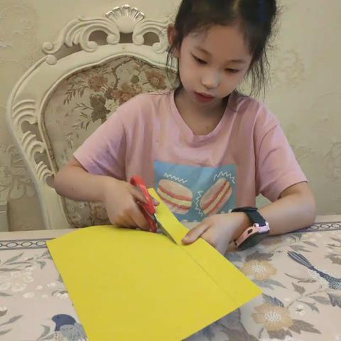 这个学期我们学习了厘米，米，今天我们要做一个1米长的米尺。