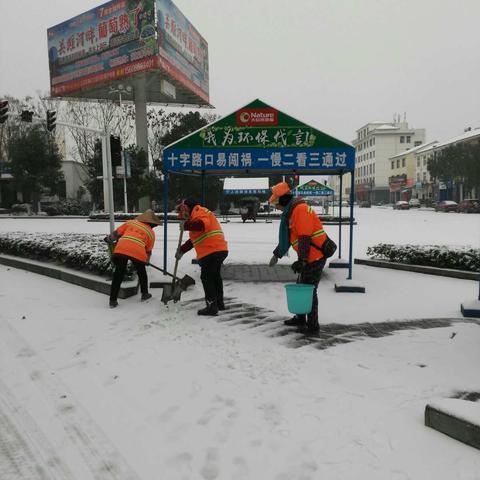 冰天雪地里最耀眼的一抹橙红