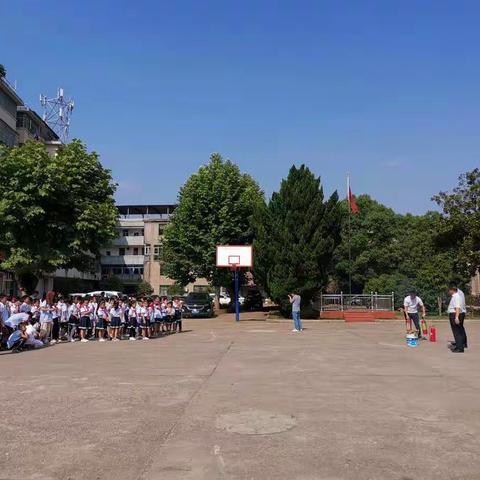 消防演练进校园，防患未“燃”护蝶行