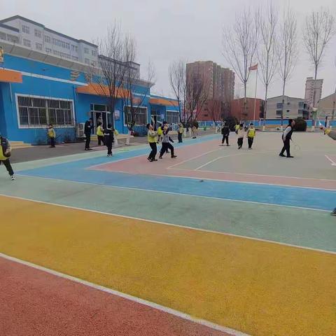 迎着吹风   怀着憧憬      记富康小学五年级社团活动