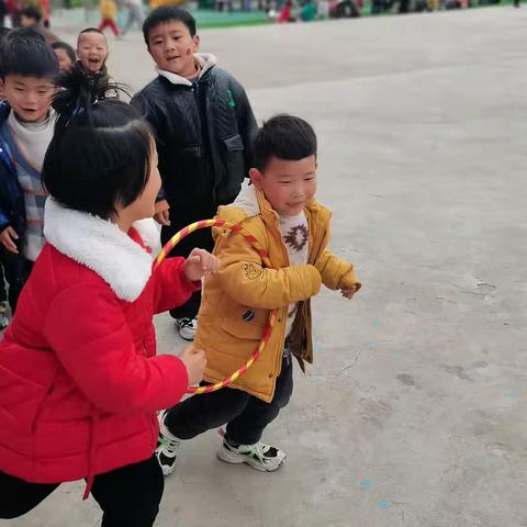 巩店实验幼儿园中班的小可爱，萌萌哒🍎🍎🍎🍎