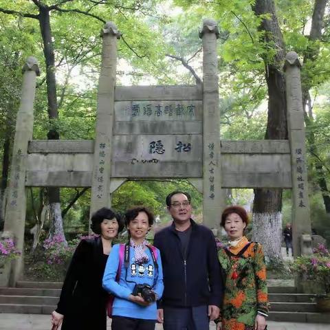 春暖花开同学们去南山招隐寺游玩