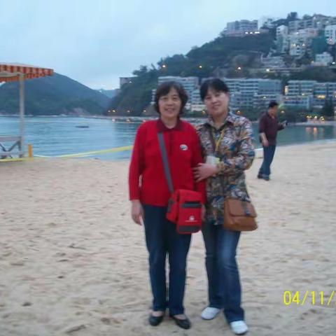 2010年4月7日至4月17日姐妹俩从北京出发，乘坐夕阳红列车去南京、扬州、镇江、深圳、香港、澳门、珠海东莞旅游观光