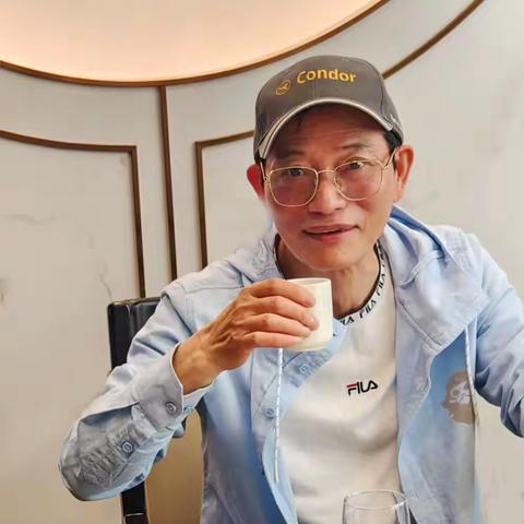 老团干部来相会                      张荣高、柏云华拍摄