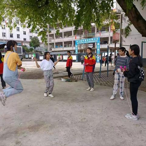 澌岸小学课后服务跳绳兴趣小组——“绳舞飞扬，快乐你我”