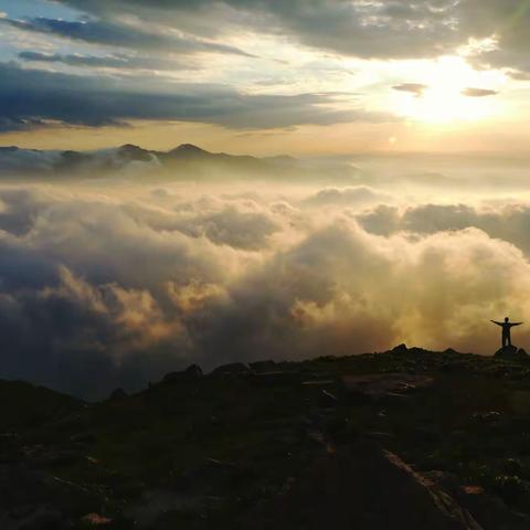 露营东灵山观云海