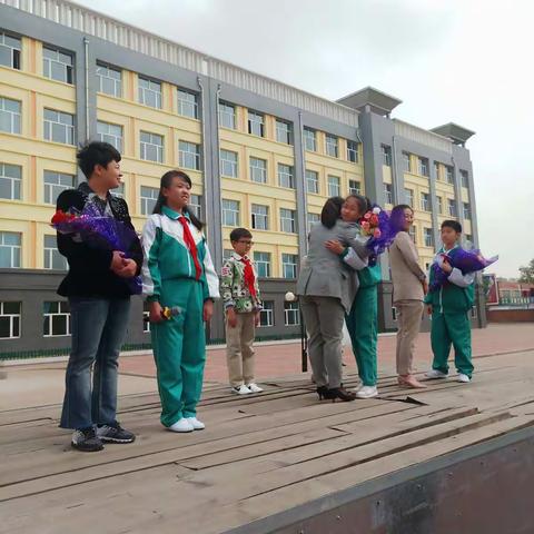 🎉妈妈我爱您💞主题升旗仪式——五(2)中队