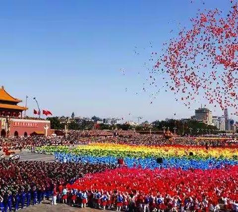 弘扬爱国主义，耀我盛世中国——龙川学校小学部五（3）班第七周升旗仪式