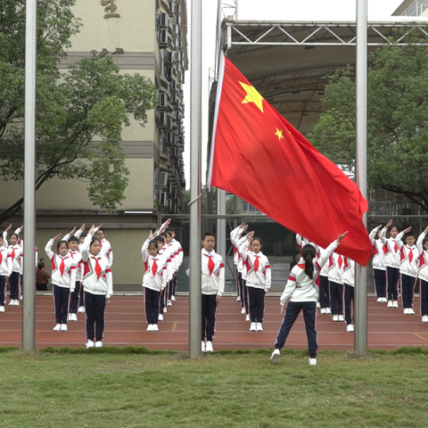 少年中国————龙川学校小学部四（3）班第八周升旗仪式