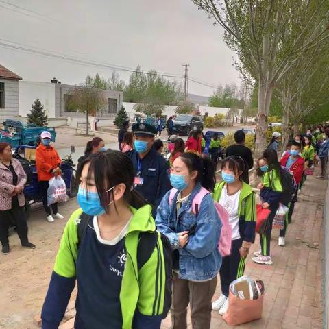 春回学子归    校园书声起   ——  乌兰哈达小学开学复课第一天