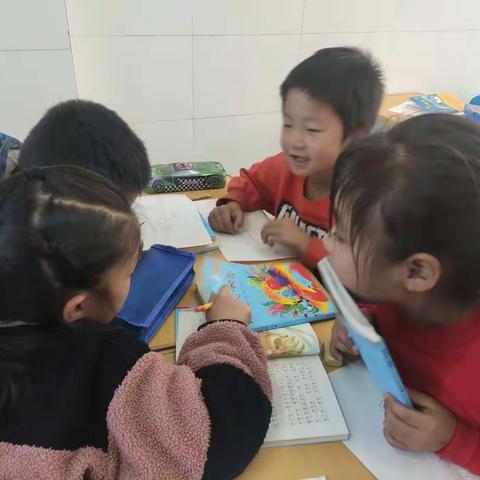 乌兰哈达小学二年级十一月读书活动——鱼骨图制作