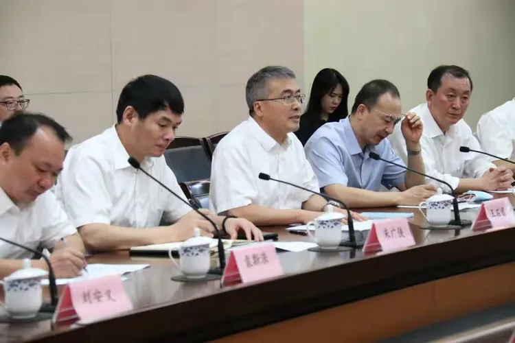 和文全副市长与中国五矿集团有限公司副总经理王石磊一行会见座谈