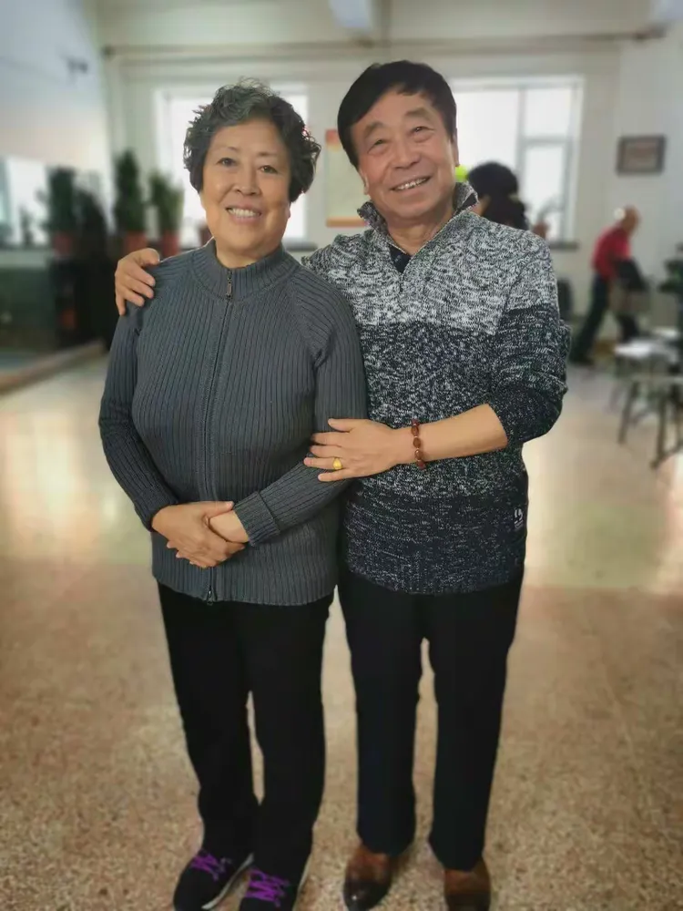 热电评剧团排练和郑桂芳合影