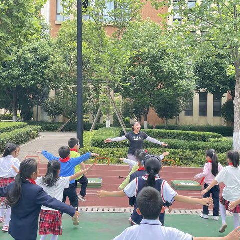 展体育风采，促教师成长——东华二小魅力分校体育教研活动