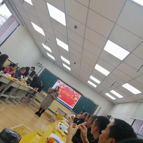 西坪小学“迎新年，畅新言，展欣颜"元旦茶话会