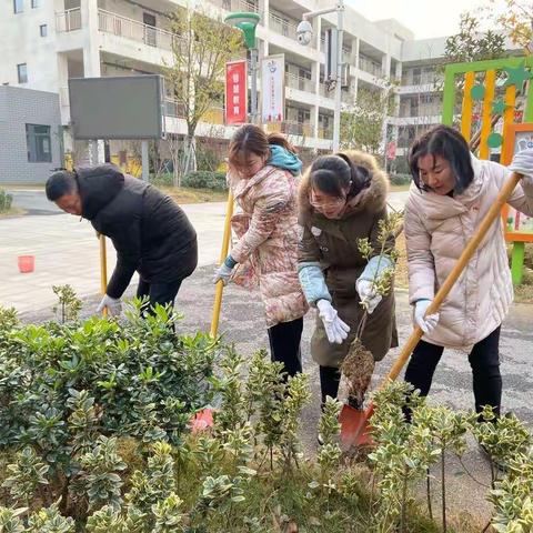 长东二小党支部：党员争做先锋 打造美丽校园