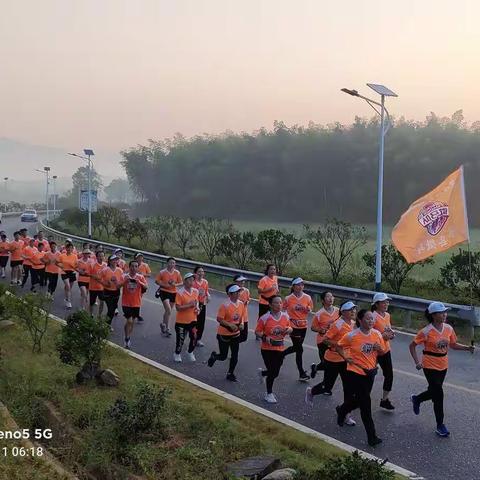 新干微马队晨跑拉练在乡村——风景这边独好！