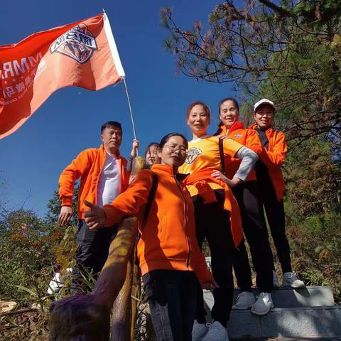 新干微马队徒步登云峰岭