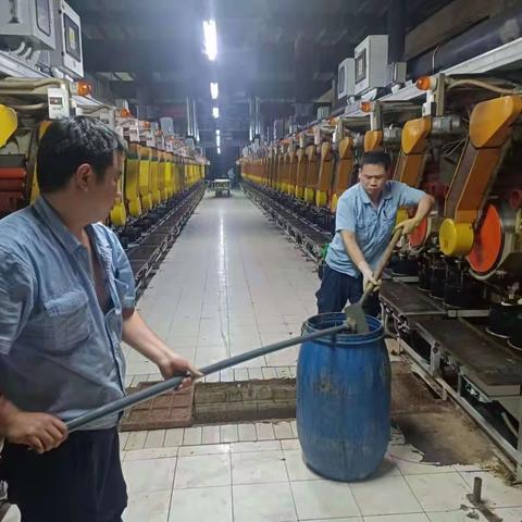 清理车间大地沟和垃圾桶，迎接节后新年