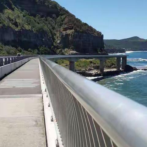 徒步海崖桥 (Sea Cliff Bridge)