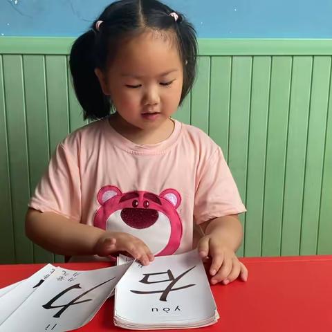 小星星幼儿园五好阳光儿童展播———🌟周心悦💕