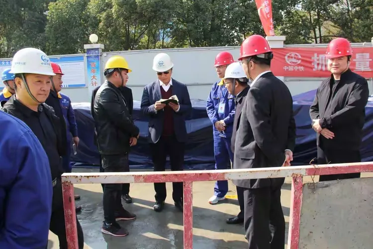 股份公司安全总监李凤超一行到中铁七局三公司苏州地铁5号线21标项目
