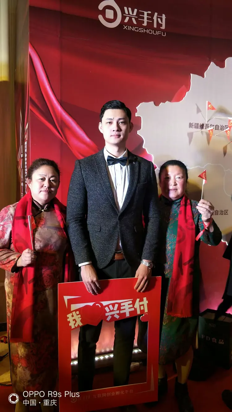 弟多帅洪崖洞夜景留念洪崖洞夜景留念兴手付研发中心服务轻轨穿越留念