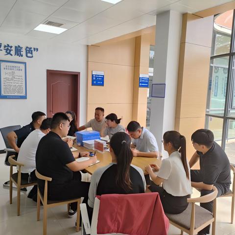 桐乡街道综治中心召开综治周例会