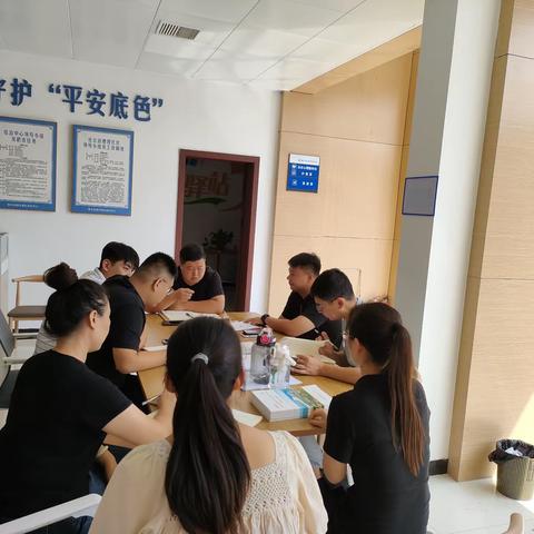 桐乡街道综治中心召开综治周例会