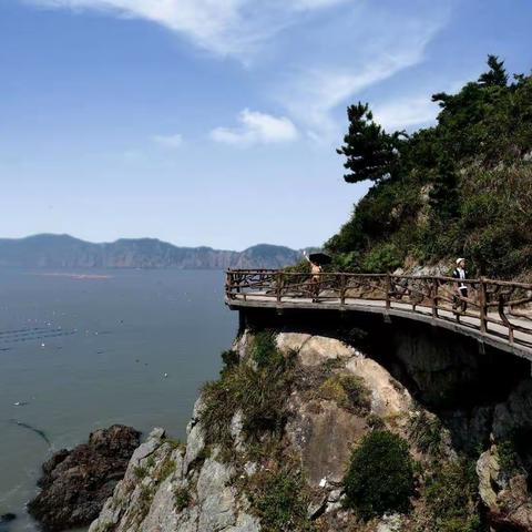 "不能游欧洲，何不游温州？”温州朋友的一句俏皮话，让人“茅塞顿开”。大署七月，我们踏上了温州之旅。