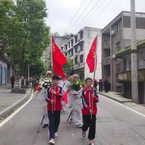 涪陵十中“重温红色记忆·追寻红色足迹”主题教育活动