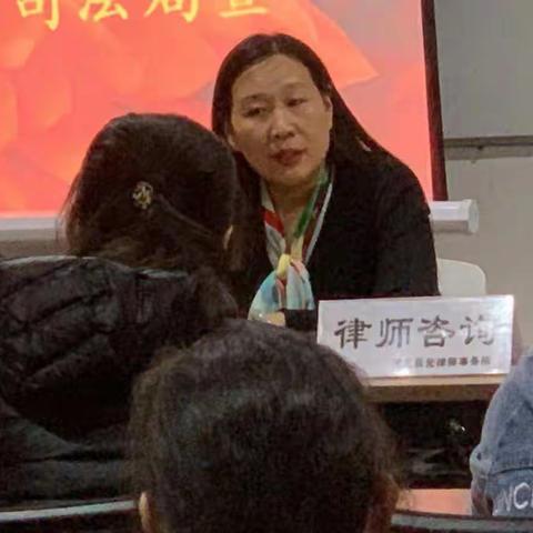 岭南三社区邀请司法所人员及辰光律师事务所律师来社区讲解法律知识和新的民法典知识。