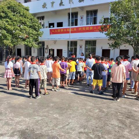 “文明习惯点滴养成，美丽环境共同营造”——兴田枫坡小学2021年秋季爱国卫生运动