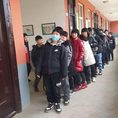 西丁庄小学六年级同学借阅图书