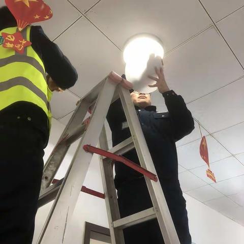 高码头收费站开展“精细化”站区清洁