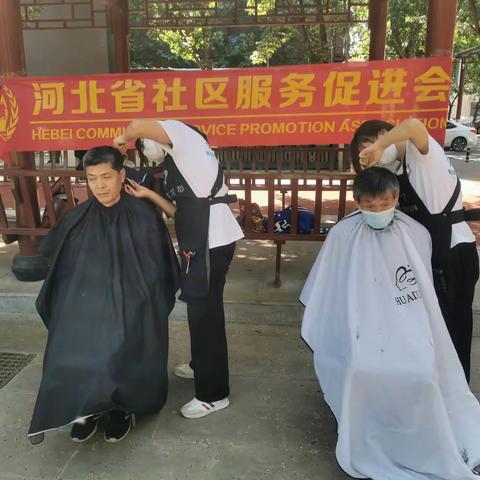 神兴社区开展“爱心义剪 情暖社区”志愿服务活动