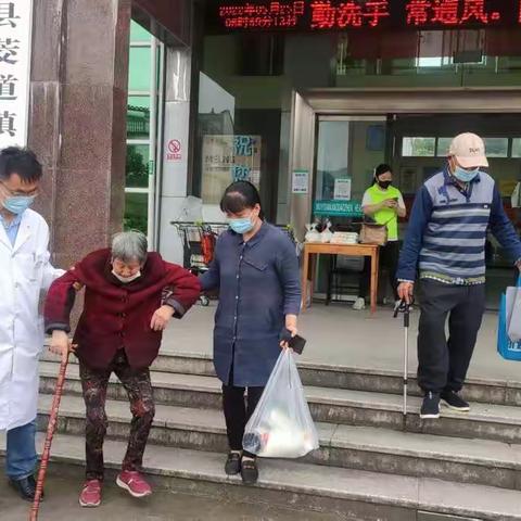 茭道镇：80岁以上老人新冠疫苗接种有温度