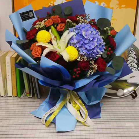 岁月如歌弹指过，光阴似水不再来