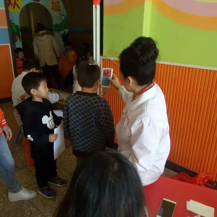 身高体重测量…