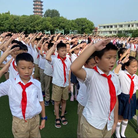 留住美好的足迹 ————记华阳中心小学四年级（2）班 班主任期末工作总结